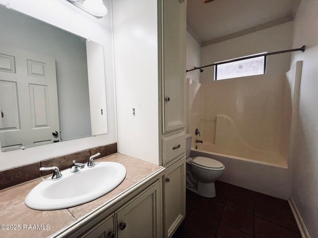 125 Oakbend Drive, Lafayette, LA 70506