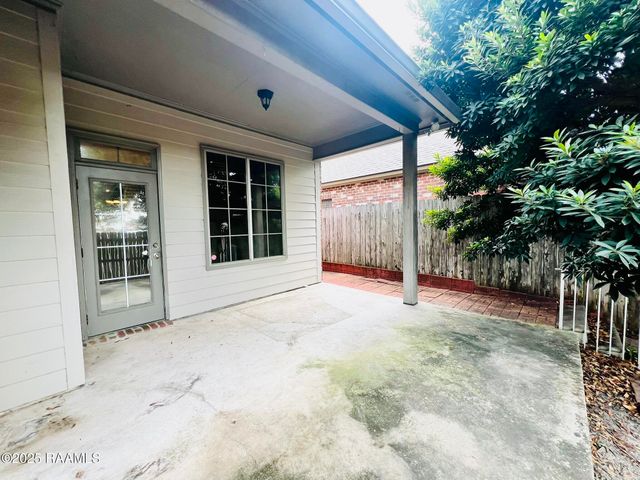 125 Oakbend Drive, Lafayette, LA 70506