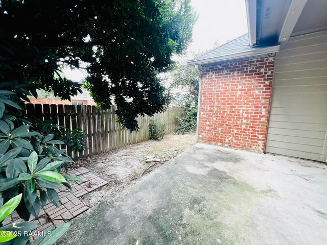 125 Oakbend Drive, Lafayette, LA 70506