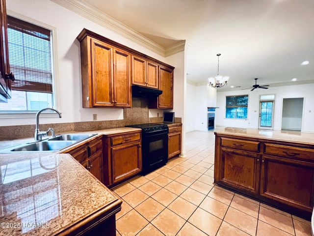 125 Oakbend Drive, Lafayette, LA 70506