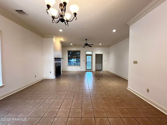 125 Oakbend Drive, Lafayette, LA 70506