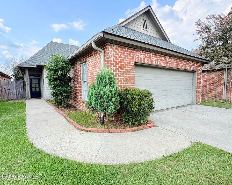 125 Oakbend Drive, Lafayette, LA 70506