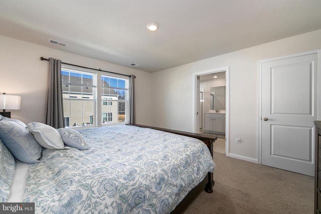 472 MONTE FARM RD, Mount Laurel, NJ 08054