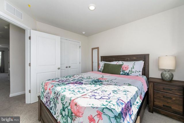 472 MONTE FARM RD, Mount Laurel, NJ 08054