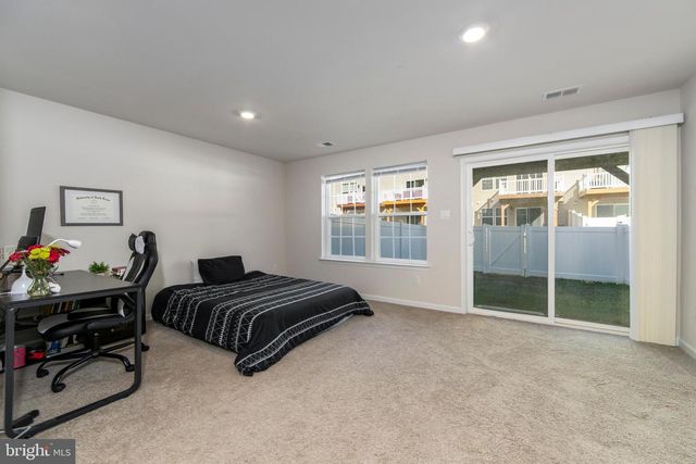 472 MONTE FARM RD, Mount Laurel, NJ 08054