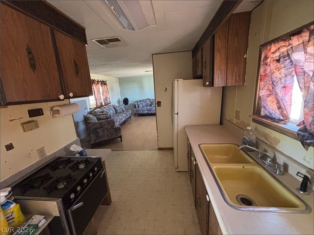 1301 East Manse Road, Pahrump, NV 89048