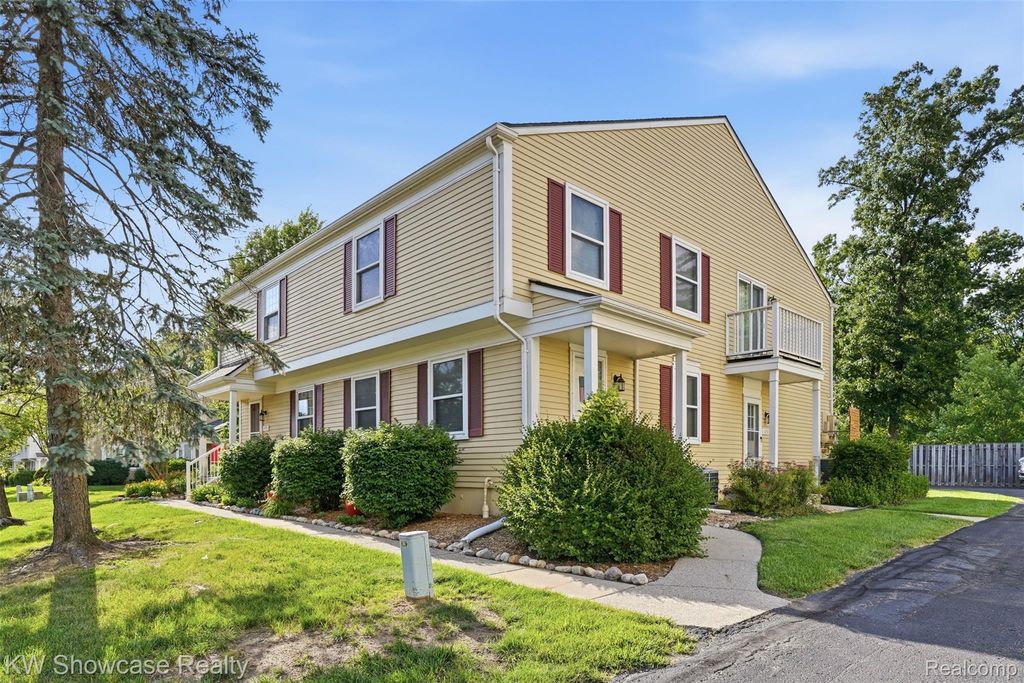 1499 Mariner Drive, Walled Lake, MI 48390