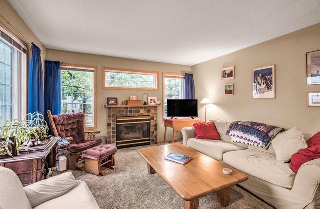 1056 Lovell Avenue W, Roseville, MN 55113