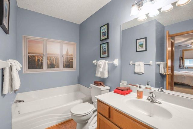 1056 Lovell Avenue W, Roseville, MN 55113