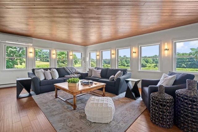 6 Lynbrook Road, Southborough, MA 01772
