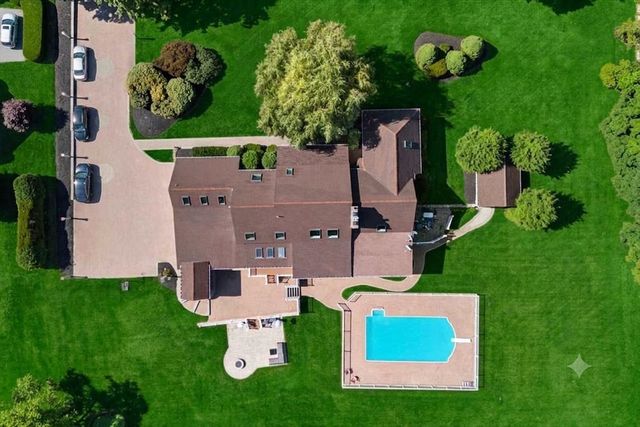 6 Lynbrook Road, Southborough, MA 01772