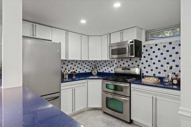 6 Lynbrook Road, Southborough, MA 01772