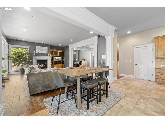 12032 Se DEERHAVEN Dr, Portland, OR 97266