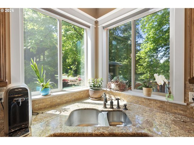 12032 Se DEERHAVEN Dr, Portland, OR 97266