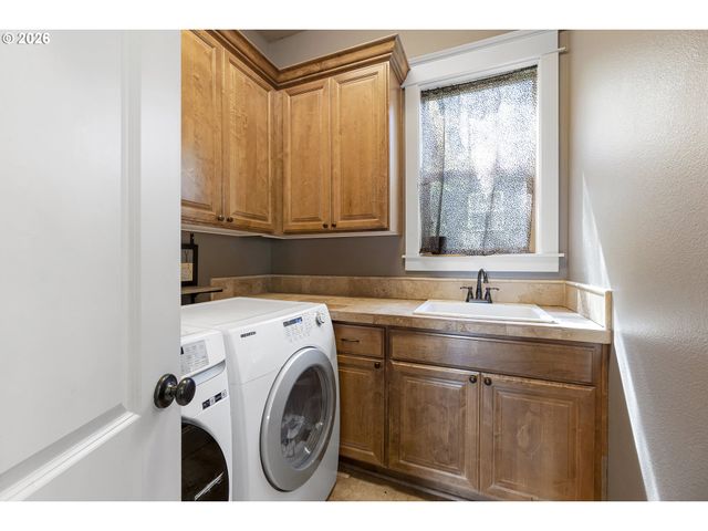 12032 Se DEERHAVEN Dr, Portland, OR 97266