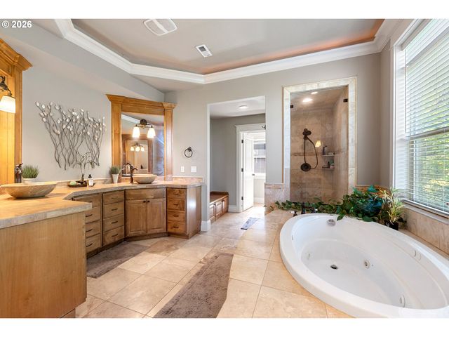 12032 Se DEERHAVEN Dr, Portland, OR 97266