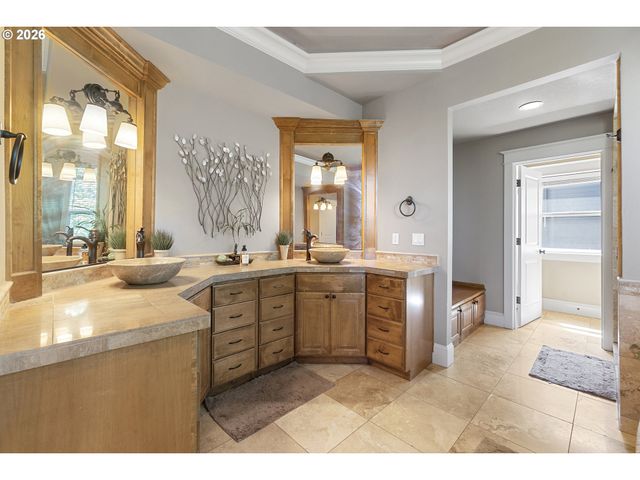 12032 Se DEERHAVEN Dr, Portland, OR 97266