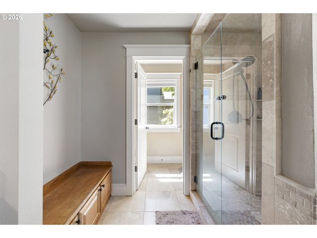 12032 Se DEERHAVEN Dr, Portland, OR 97266