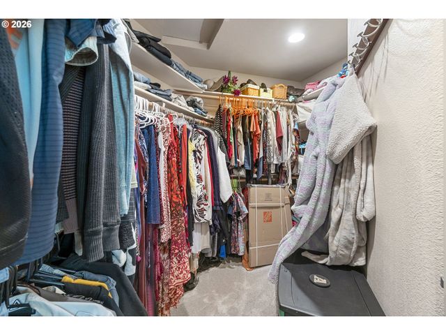 12032 Se DEERHAVEN Dr, Portland, OR 97266