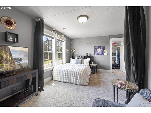 12032 Se DEERHAVEN Dr, Portland, OR 97266