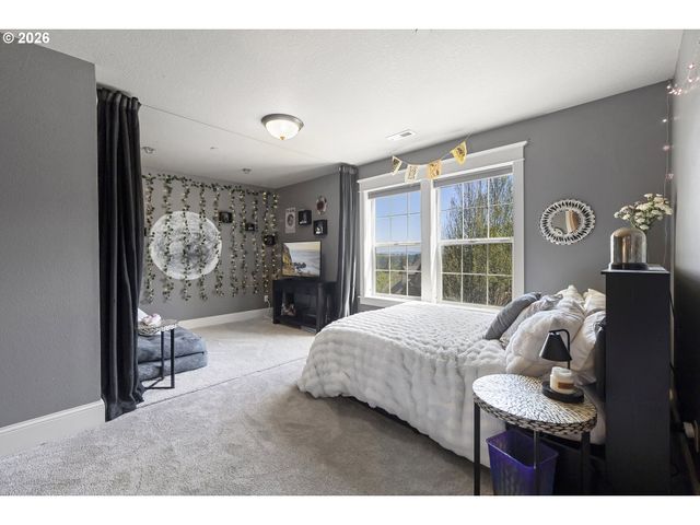 12032 Se DEERHAVEN Dr, Portland, OR 97266