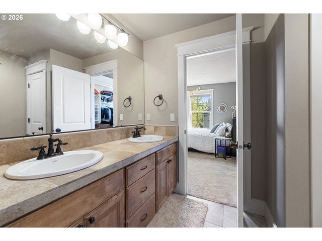 12032 Se DEERHAVEN Dr, Portland, OR 97266