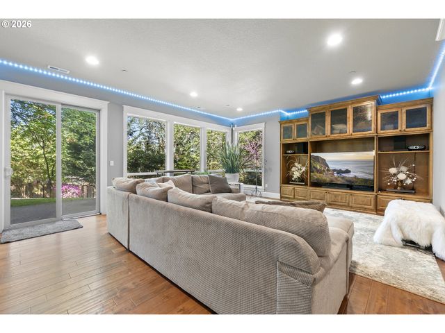 12032 Se DEERHAVEN Dr, Portland, OR 97266