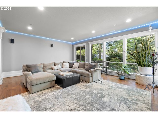 12032 Se DEERHAVEN Dr, Portland, OR 97266