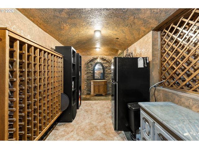 12032 Se DEERHAVEN Dr, Portland, OR 97266