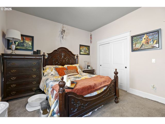 12032 Se DEERHAVEN Dr, Portland, OR 97266