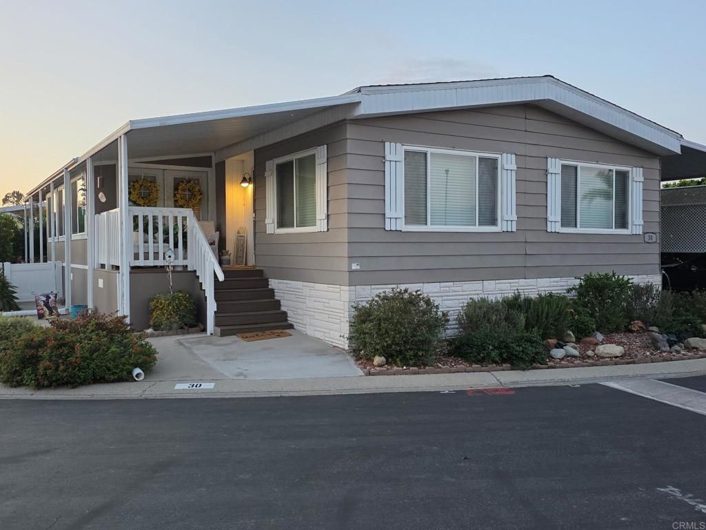 Image 1 of property listing at 500 W Santa Paula Street 30, Santa Paula, CA 93060