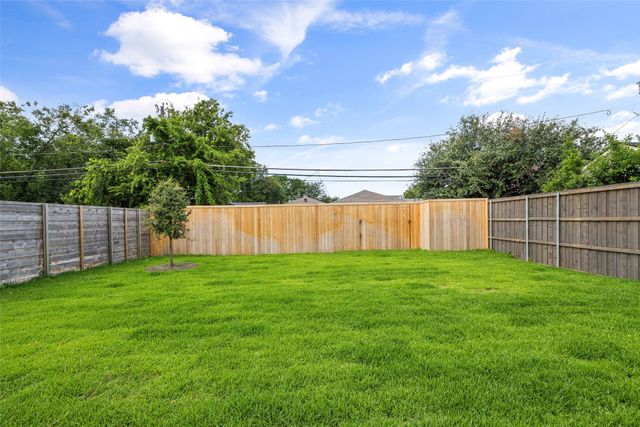7523 Robin Road, Dallas, TX 75209