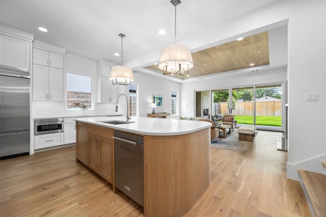 7523 Robin Road, Dallas, TX 75209