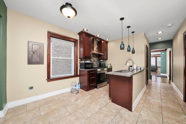 6933 S Washtenaw Avenue, Chicago, IL 60629