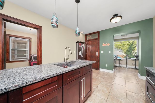 6933 S Washtenaw Avenue, Chicago, IL 60629