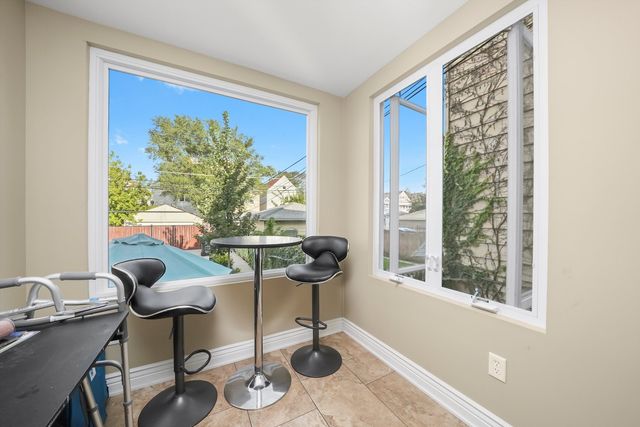 6933 S Washtenaw Avenue, Chicago, IL 60629