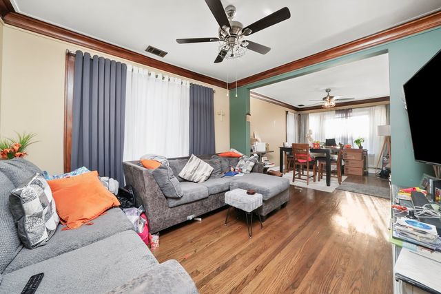 6933 S Washtenaw Avenue, Chicago, IL 60629