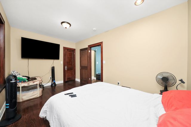 6933 S Washtenaw Avenue, Chicago, IL 60629