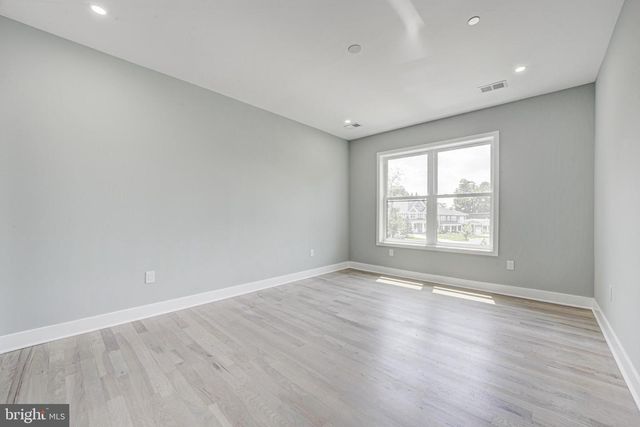 10032 SINNOTT, Bethesda, MD 20817