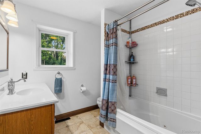 6699 E Lansing Road, Vernon Village, MI 48429
