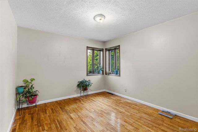 6699 E Lansing Road, Vernon Village, MI 48429