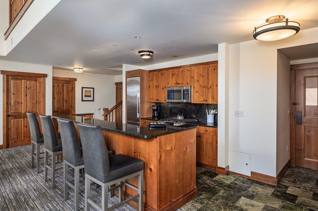 7412 Mountain Rd Unit 407, Stowe, VT 05672