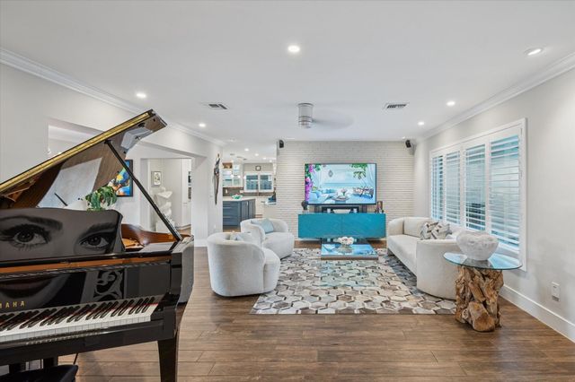 2131 NE 15th Ter, Wilton Manors, FL 33305