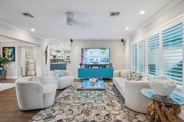 2131 NE 15th Ter, Wilton Manors, FL 33305