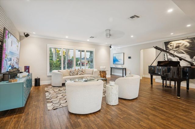 2131 NE 15th Ter, Wilton Manors, FL 33305