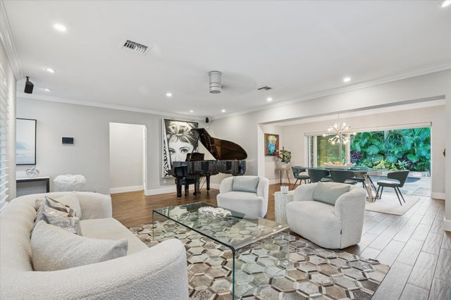 2131 NE 15th Ter, Wilton Manors, FL 33305