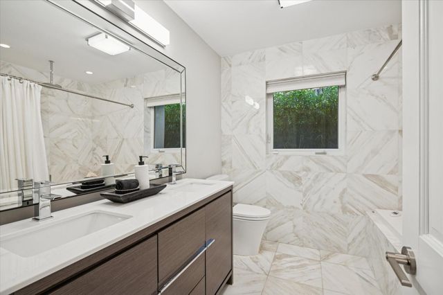 2131 NE 15th Ter, Wilton Manors, FL 33305