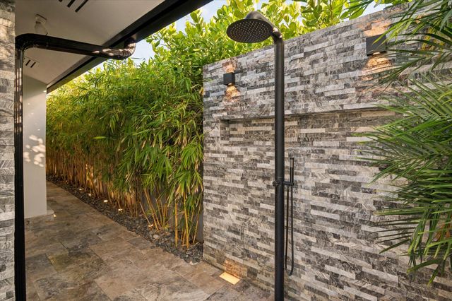 2131 NE 15th Ter, Wilton Manors, FL 33305