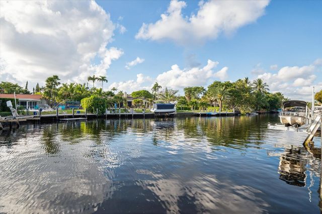 2131 NE 15th Ter, Wilton Manors, FL 33305