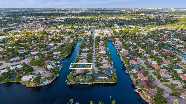 2131 NE 15th Ter, Wilton Manors, FL 33305